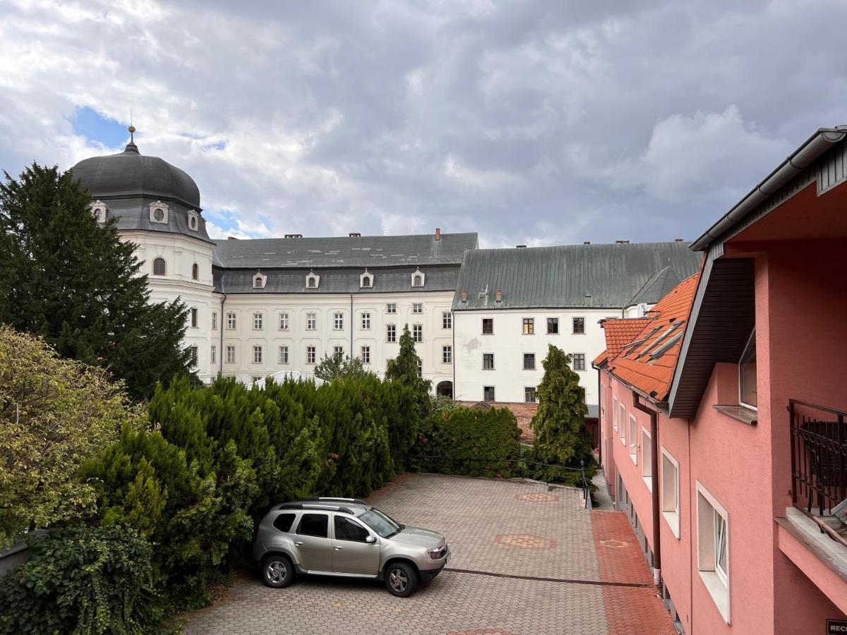 Dependance Patriot Trnava Hotell Eksteriør bilde