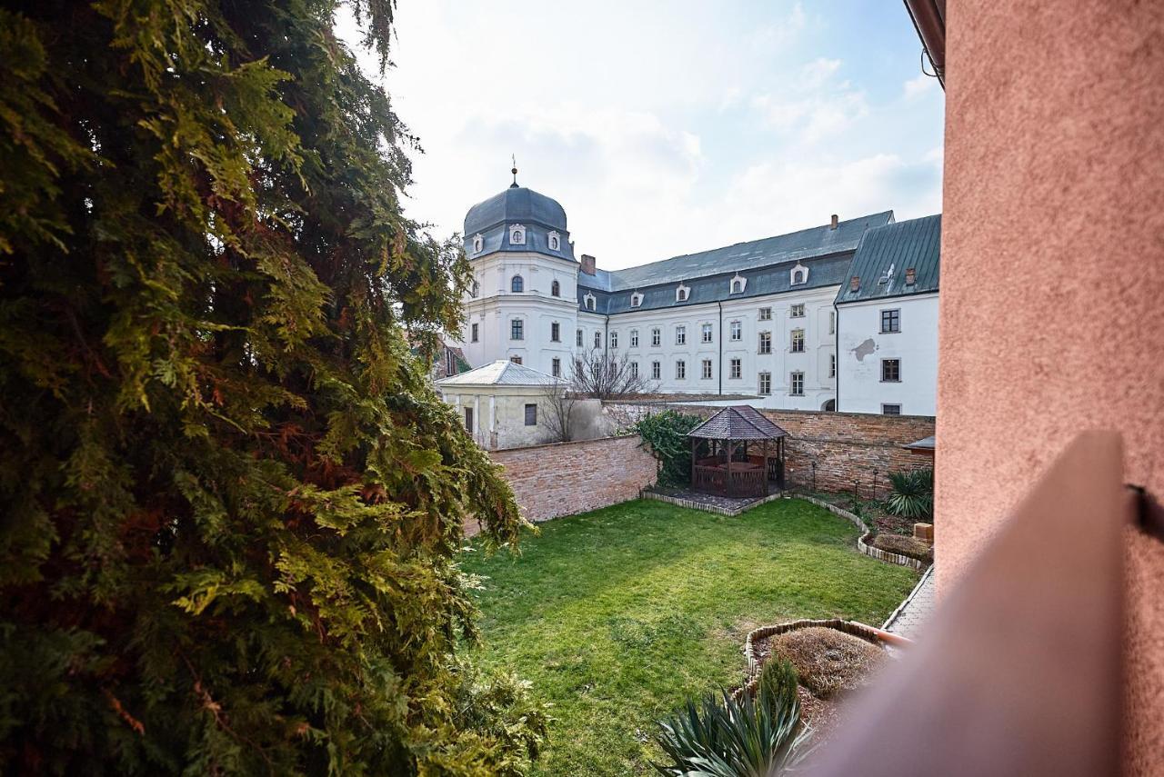 Dependance Patriot Trnava Hotell Eksteriør bilde