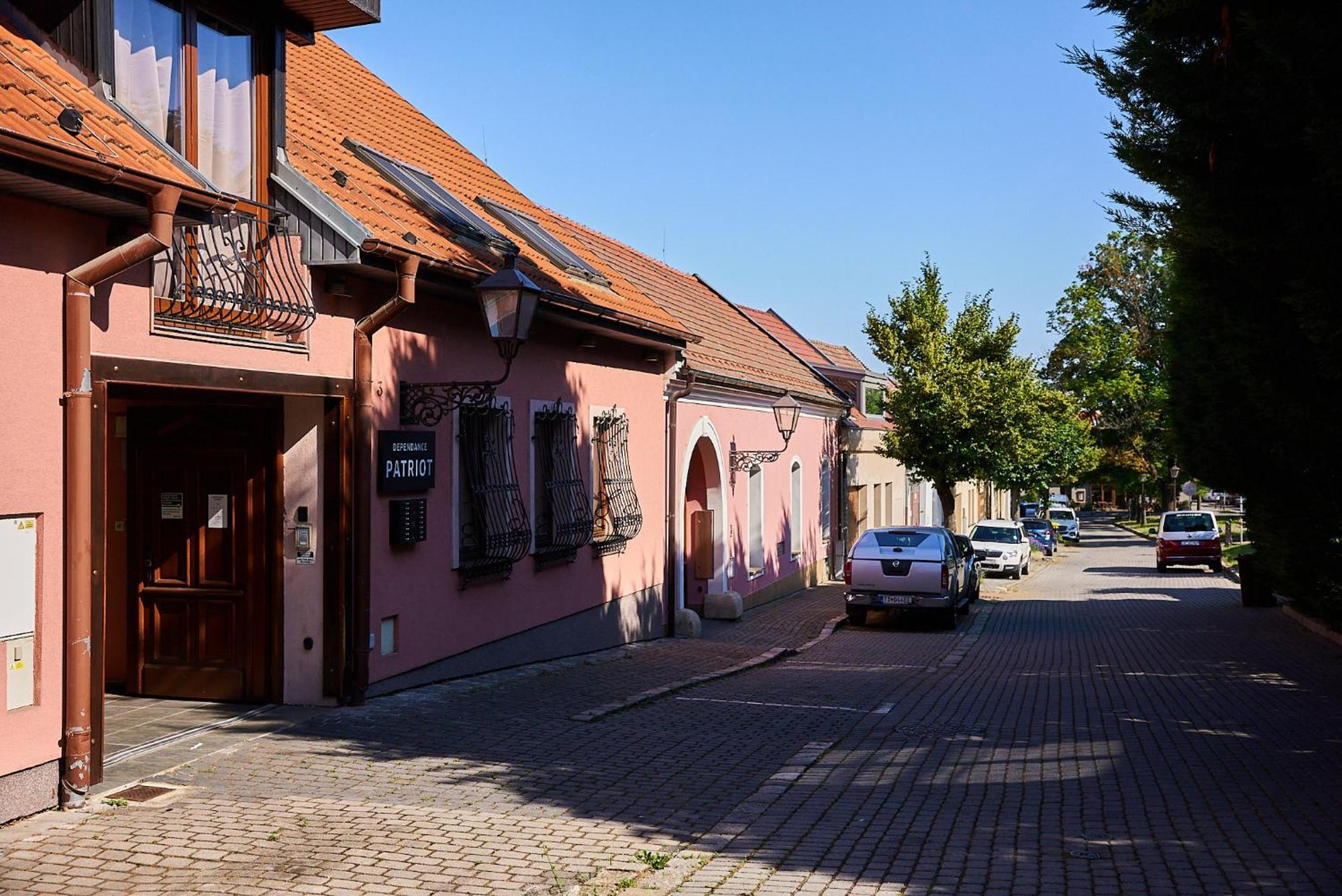 Dependance Patriot Trnava Hotell Eksteriør bilde