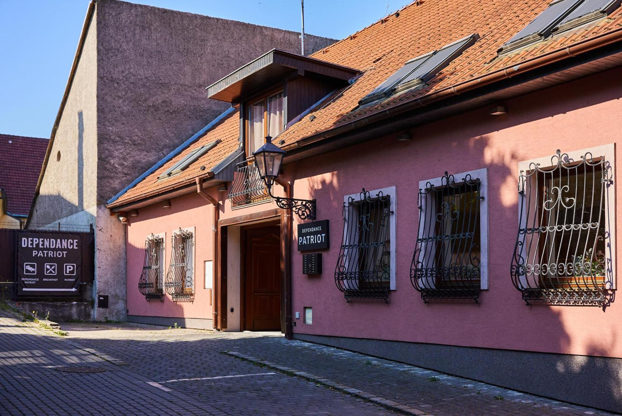 Dependance Patriot Trnava Hotell Eksteriør bilde