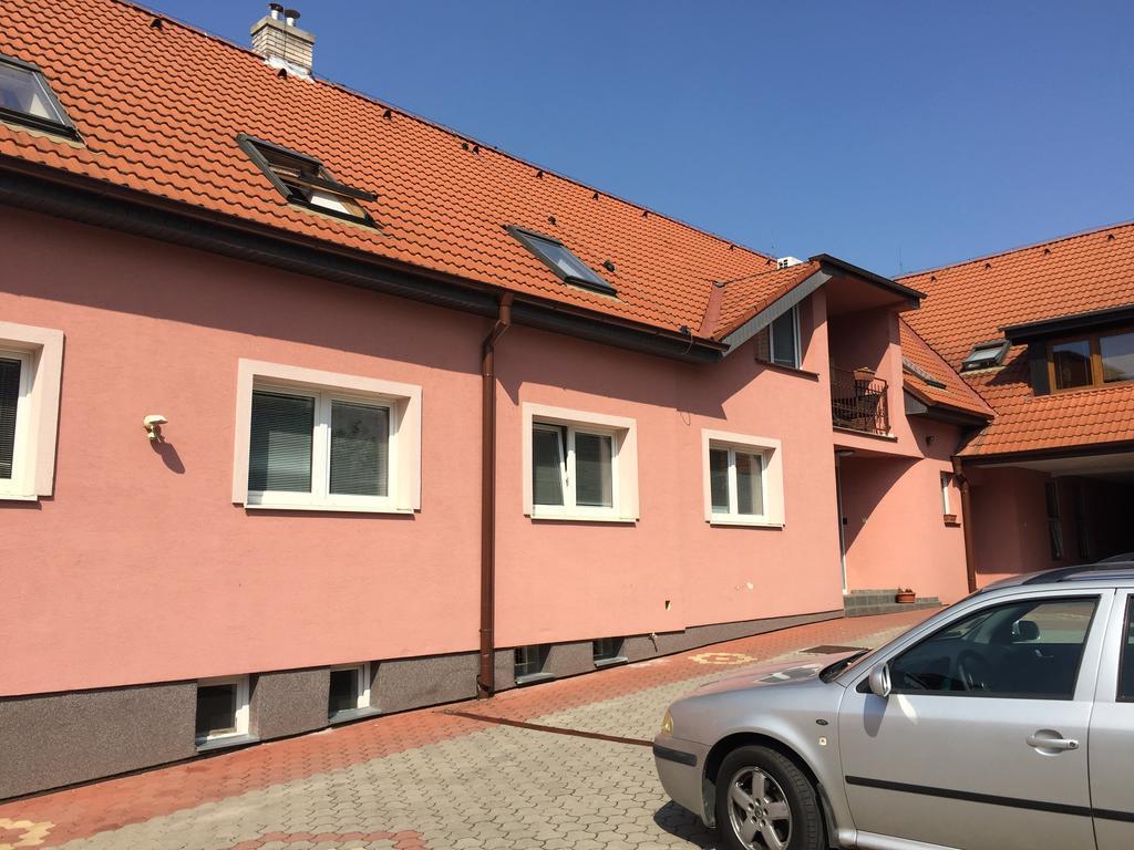 Dependance Patriot Trnava Hotell Eksteriør bilde